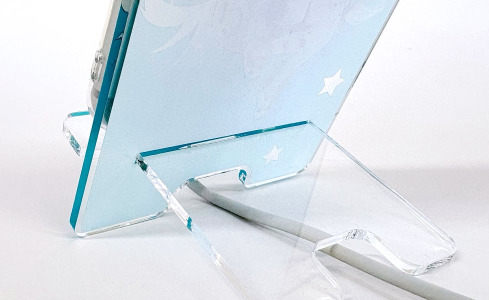 コードを通したまま使えるので、充電時にも便利です。