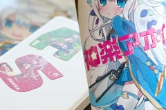 6色RGB印刷（ハイエンドデジタル） グリーン、ピンク、シアンを多用した絵柄の例のサムネイル