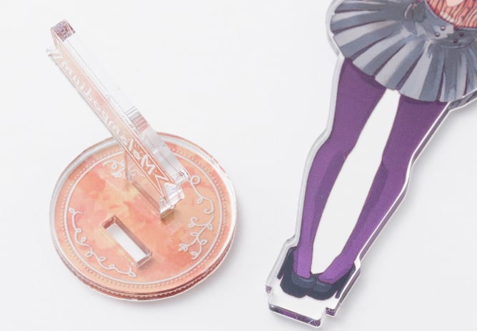 本体以外の台座や、付属のパーツにもこだわると、より完成度が高まります