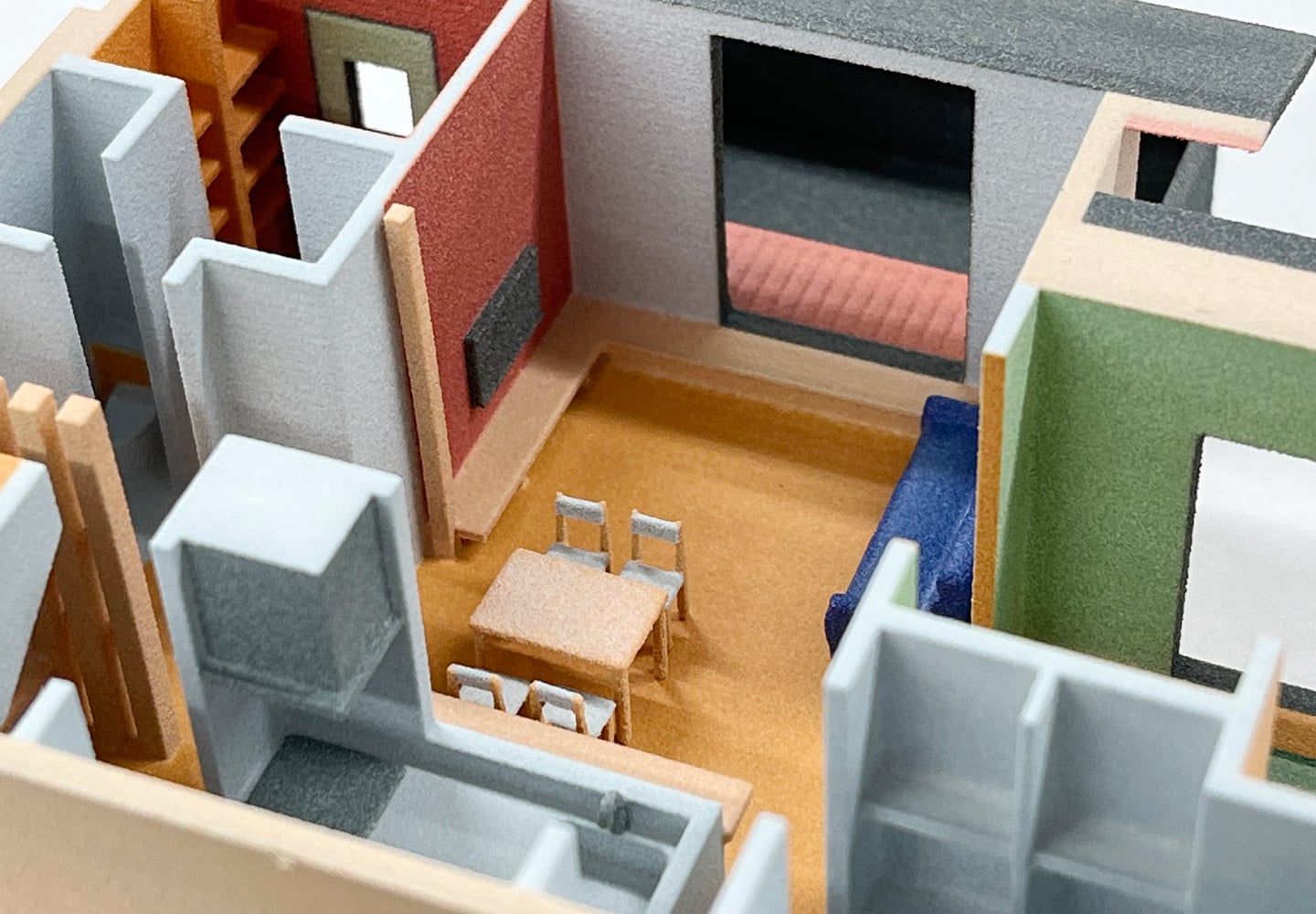 家具をレイアウトした建築模型の内装の拡大イメージ