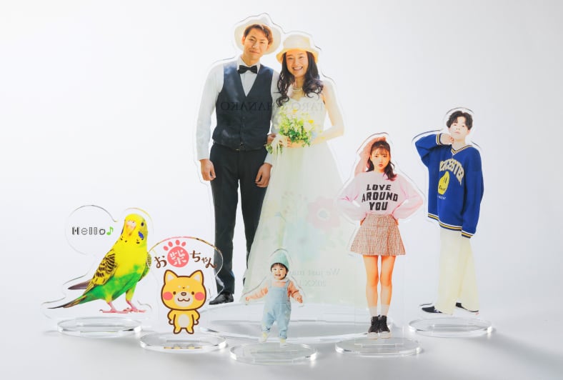 台座付きアクリルフィギュアは、8種類のサイズ展開からお選びいただけます。