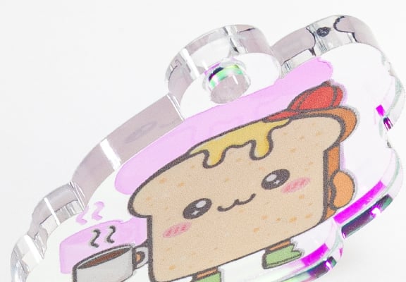 3mm厚のアクリル素材を採用。自由な形状でカットでき、切り口はアイスメルトカットにより滑らかな仕上がり。（写真の素材：オーロラ）