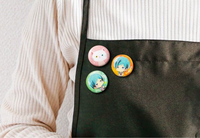 エプロンにつけて気軽にイメージチェンジ。