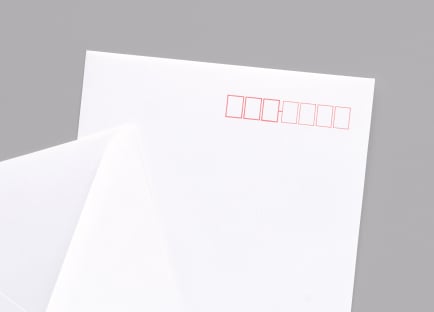 宛名面に郵便番号枠が印字されているイメージ
