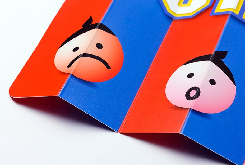 折りたたみやすいように、スジ入れ加工が標準で施されています。