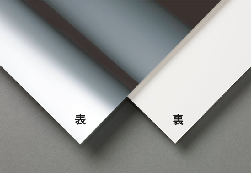 表面が鏡面になったシルバーの用紙。スペシャリティーズNo.314（鏡面）のイメージ