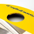 指通し穴にはやさしいひと工夫。直径約32ミリ。