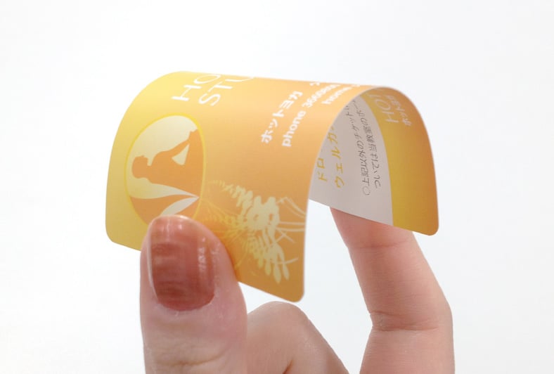 薄型で持ち運びにも便利