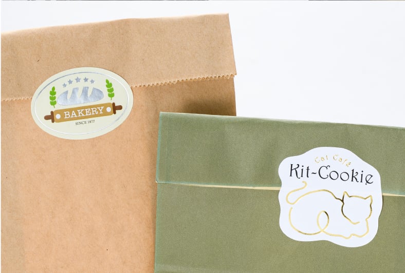 紙袋に貼った箔押しシールのイメージ