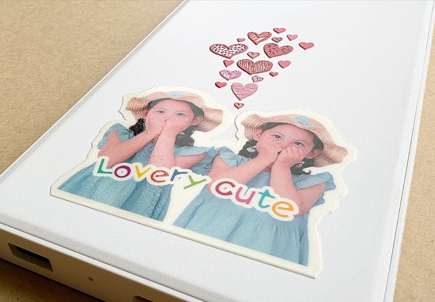 モバイルバッテリーに転写シールを貼り付けたイメージ