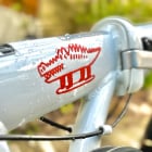 自転車に転写シールを貼り付けたイメージ