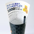 グラスを中に入れ設置すればより安定し、チラシやペンなどを入れて使用することができます。