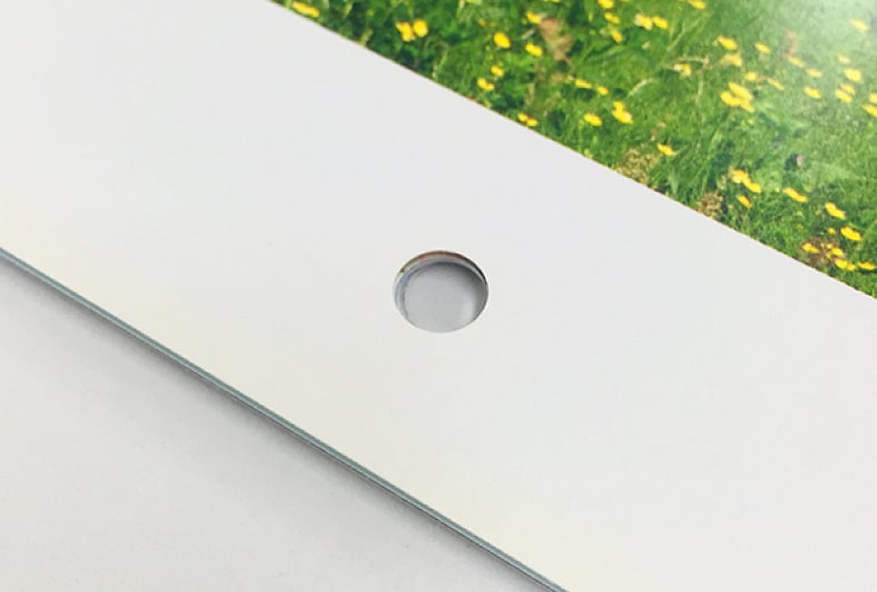 標準で孔開け加工されます。